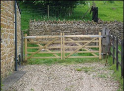 A five-bar field gate